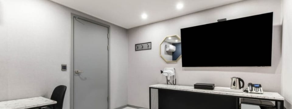 Basic Double Room | Free WiFi, bed sheets
