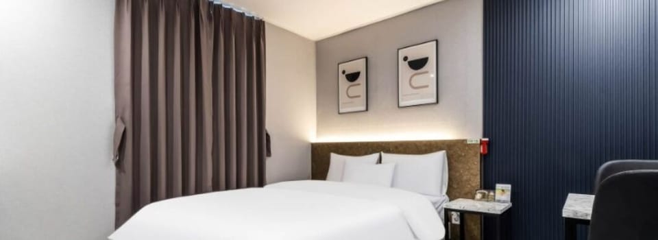 Basic Double Room | Free WiFi, bed sheets