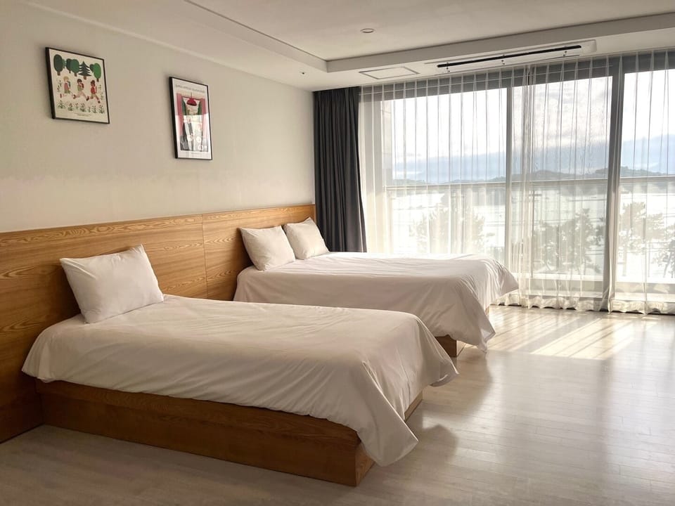 Family Twin Room, Non Smoking, Ocean View | Desk, laptop workspace, free WiFi, bed sheets