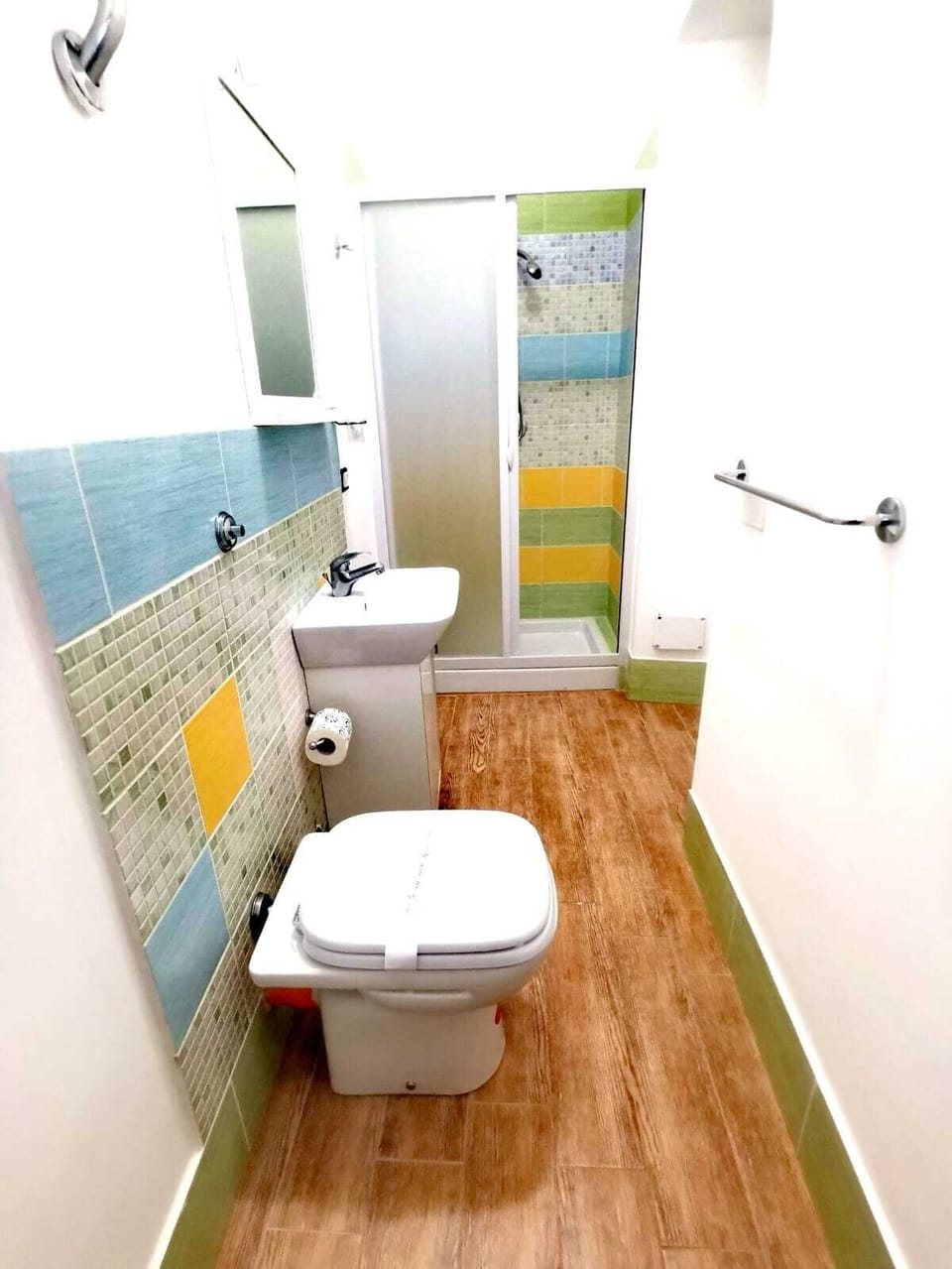 City Duplex | Bathroom | Shower, hair dryer, bidet, towels
