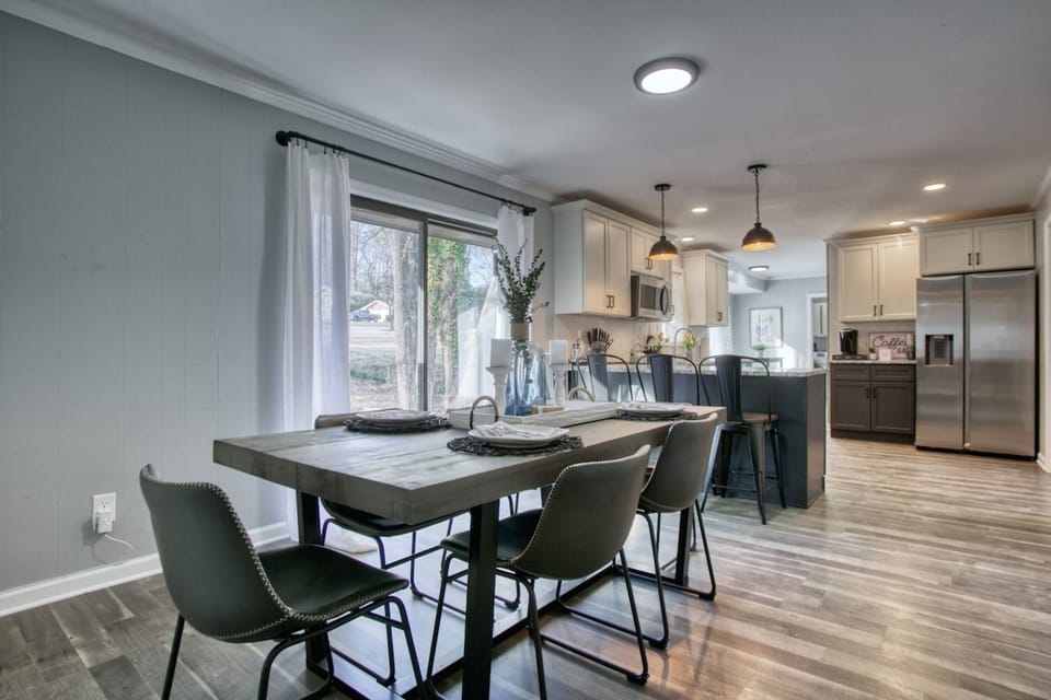 House | 3 bedrooms, desk