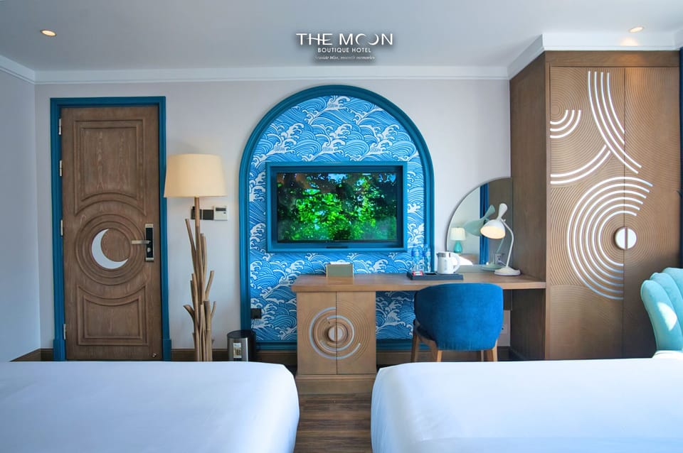 Deluxe Twin Room | Living area | 50-inch Smart TV with digital channels