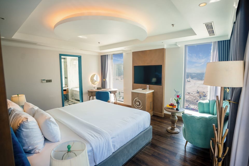 Luxury Double Room | Desk, laptop workspace, soundproofing, iron/ironing board