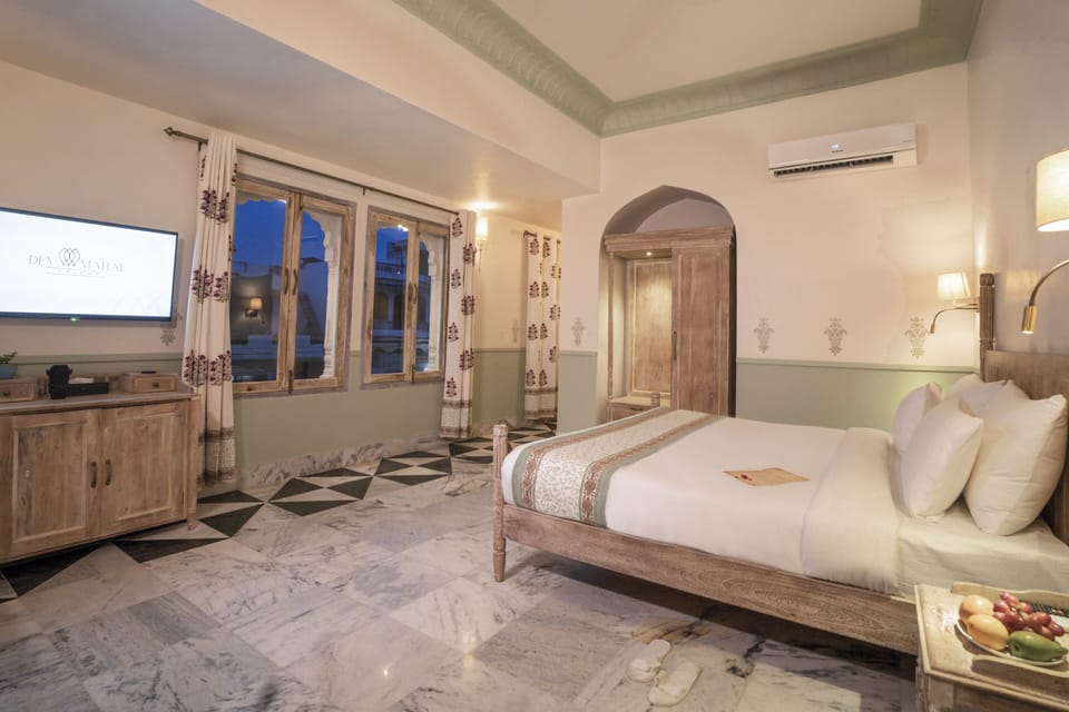 Suite Luxury | 1 bedroom, premium bedding, minibar, in-room safe