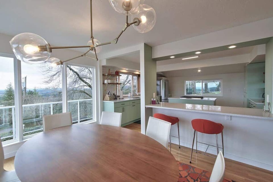 Dining to Kitchen