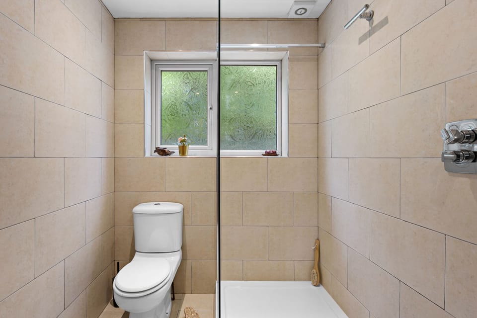 Bathroom One - Trade Winds