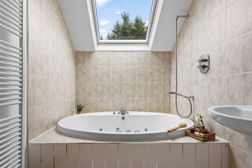 Bathroom Two - Trade Winds
