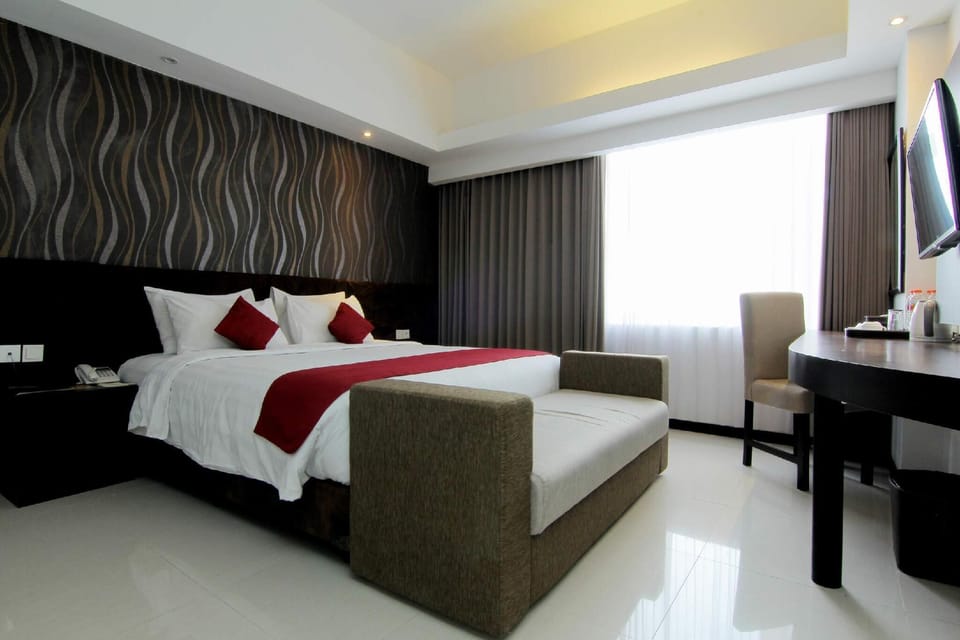 Minibar, in-room safe, desk, rollaway beds
