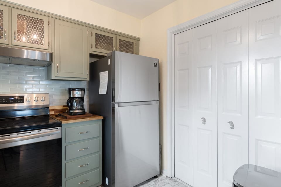 VI3: The Mermaid Lounge | Bottom Level Kitchen