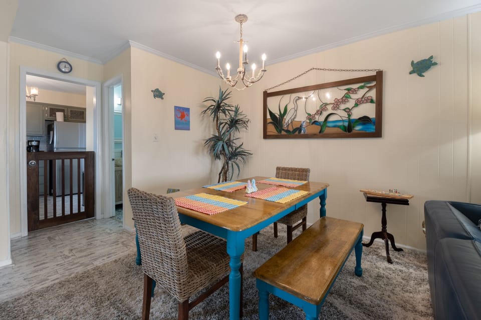 VI3: The Mermaid Lounge | Bottom Level Dining Area