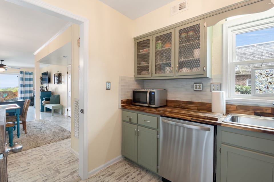 VI3: The Mermaid Lounge | Bottom Level Kitchen