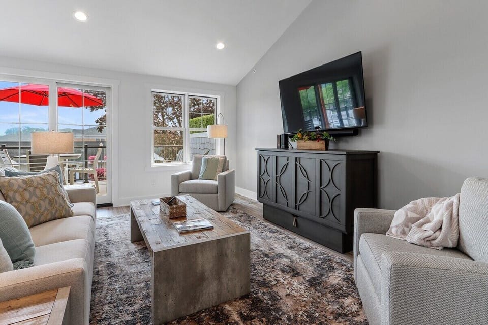 Living Room w/ Queen bed in box