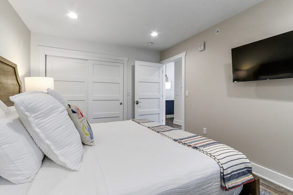 King Bedroom #1 with wifi smart tv