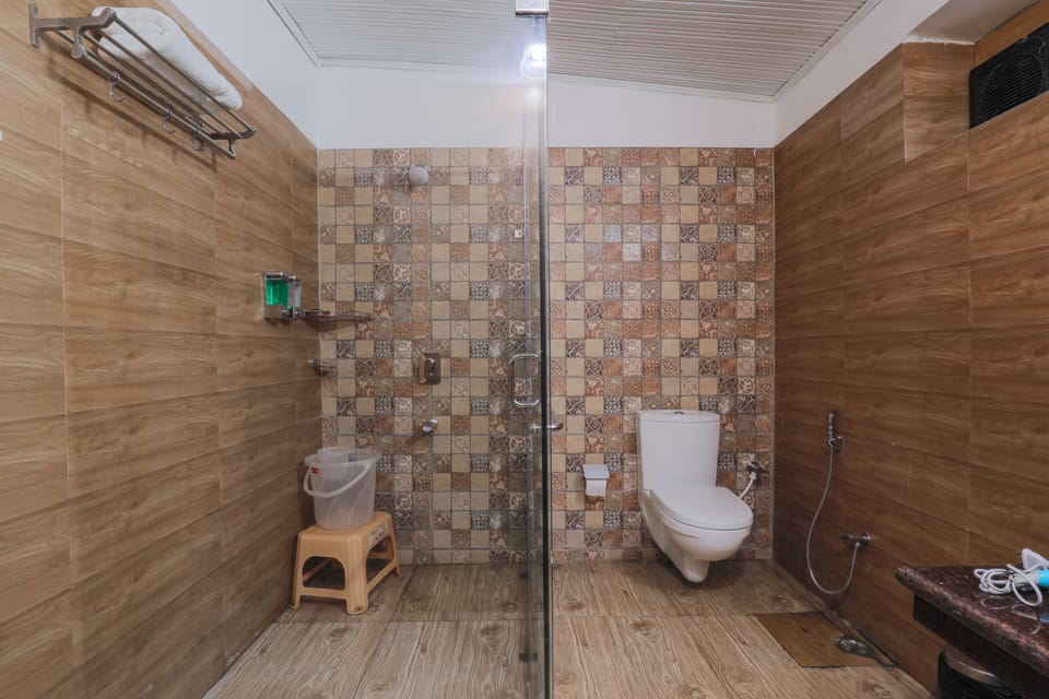 Raanital | Bathroom | Free toiletries, hair dryer, slippers