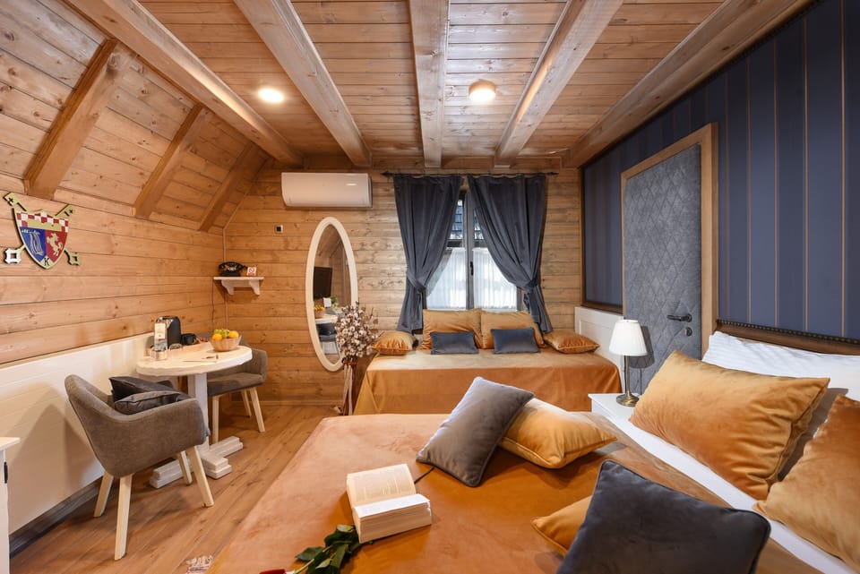 Deluxe Double or Twin Room, 1 King Bed | Egyptian cotton sheets, premium bedding, memory foam beds, minibar