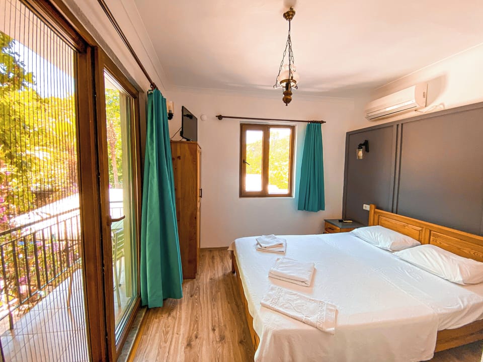 Standard Double Room | WiFi (free), bed sheets