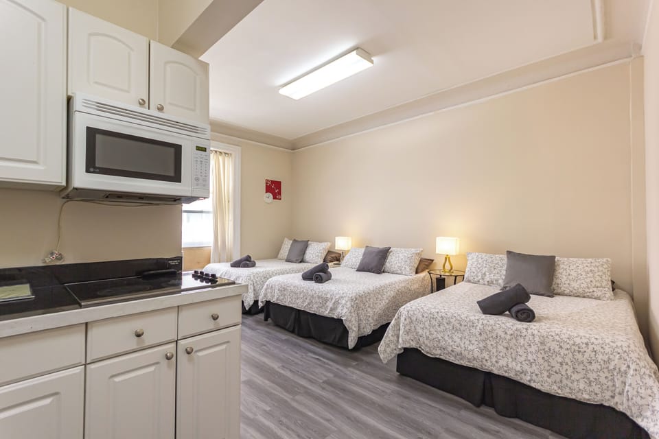 Standard Studio #4 | Iron/ironing board, free WiFi, bed sheets