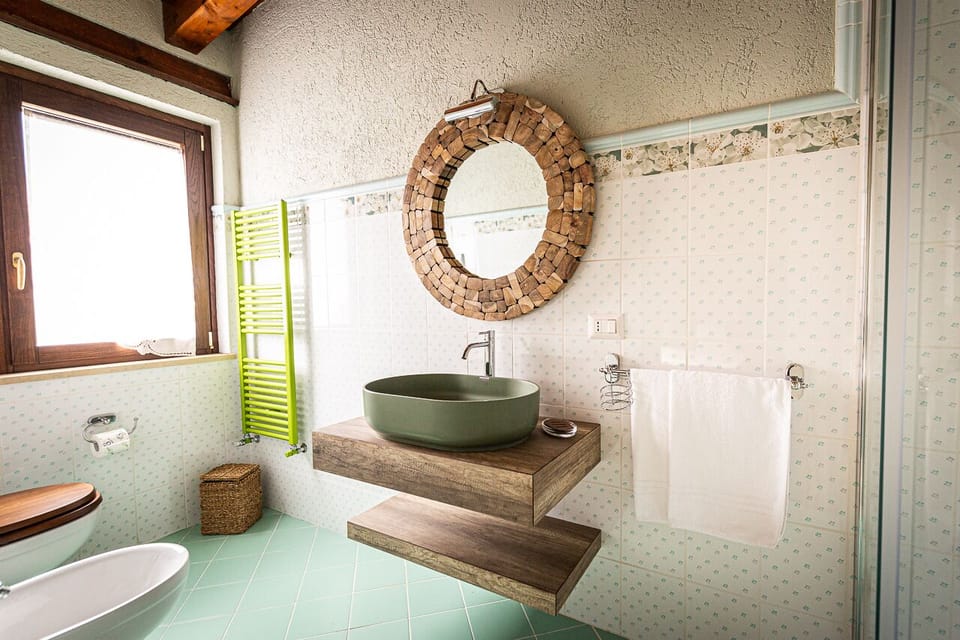 Deluxe Double Room | Bathroom | Shower, free toiletries, hair dryer, bathrobes