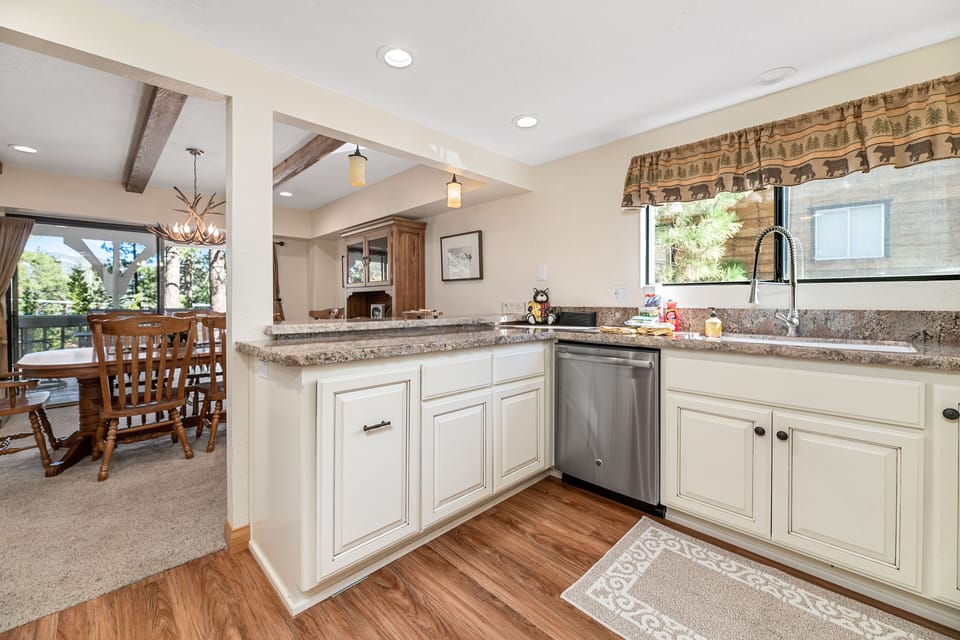 Basic Cabin | Private kitchen | Toaster