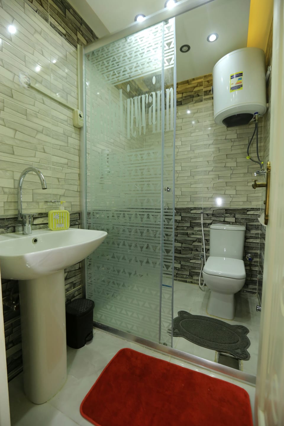 Separate tub and shower, deep soaking tub, hydromassage showerhead