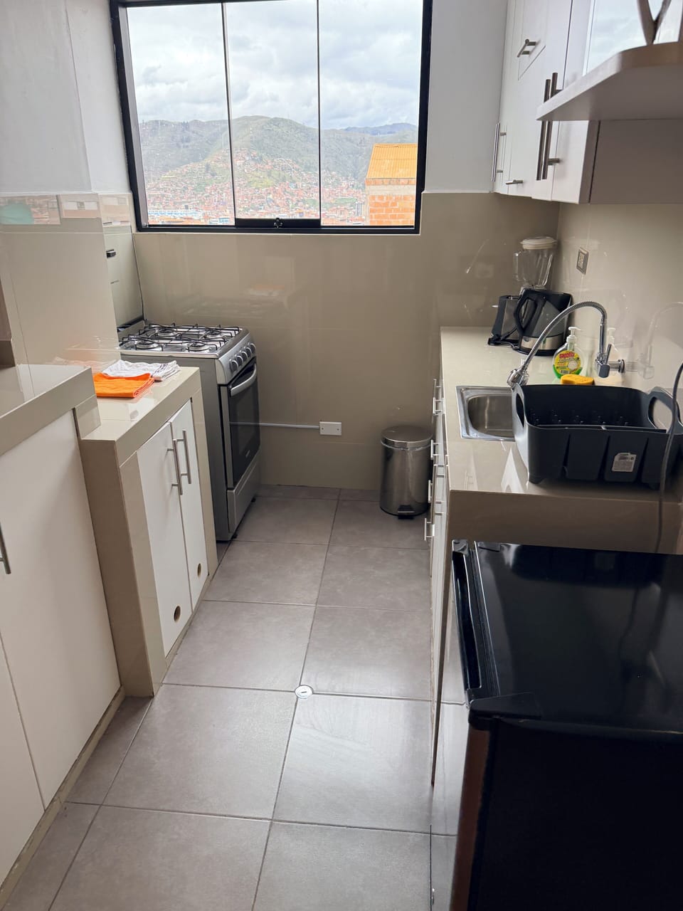 Family Apartment, City View | Private kitchen