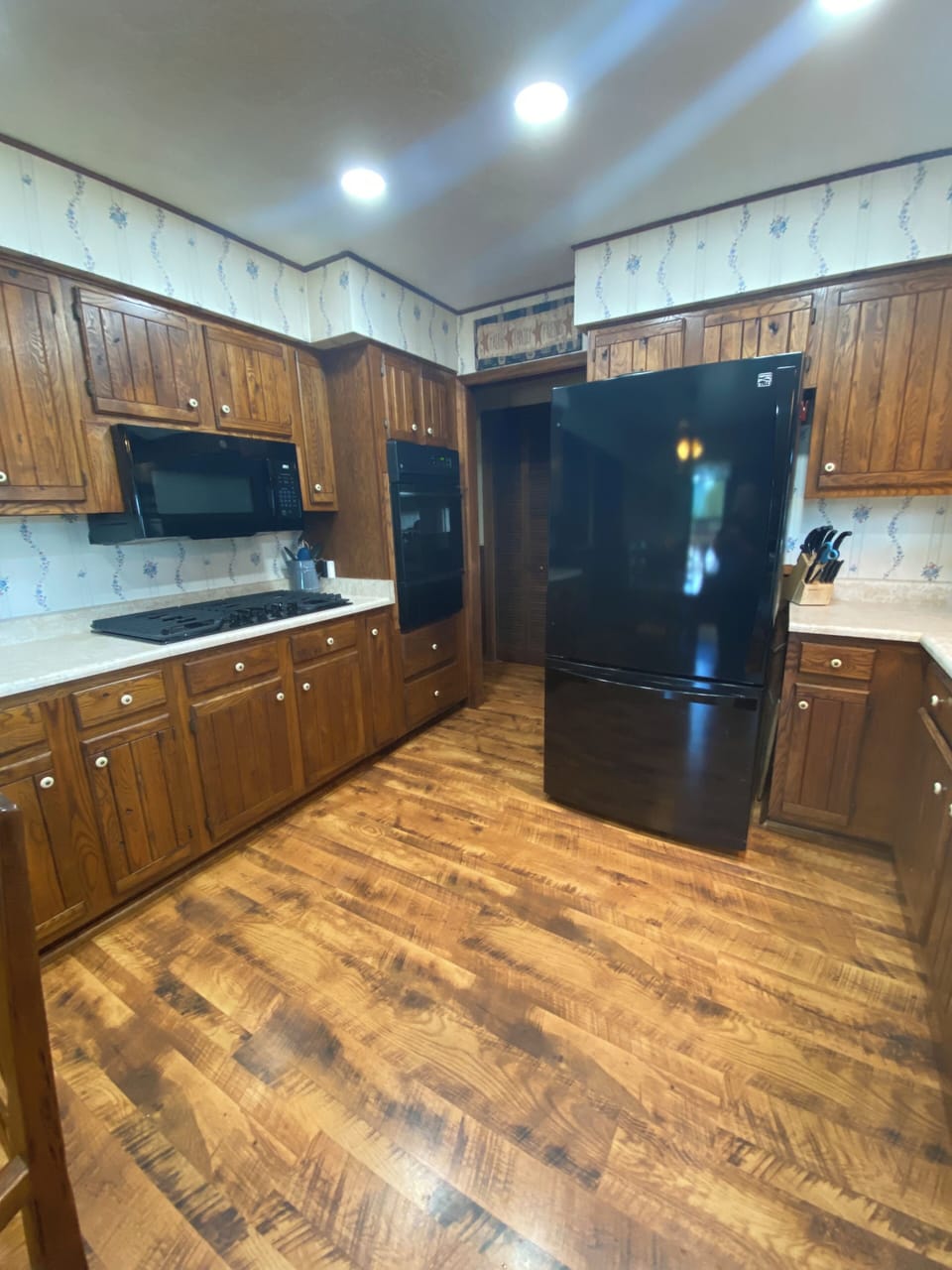 Upgraded new appliances. Lots of cookware. 