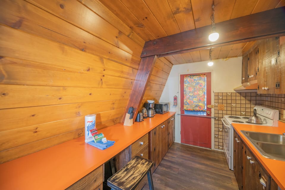 Basic Cabin | Private kitchen | Blender, cookware/dishes/utensils