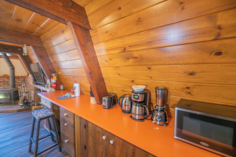 Basic Cabin | Private kitchen | Blender, cookware/dishes/utensils
