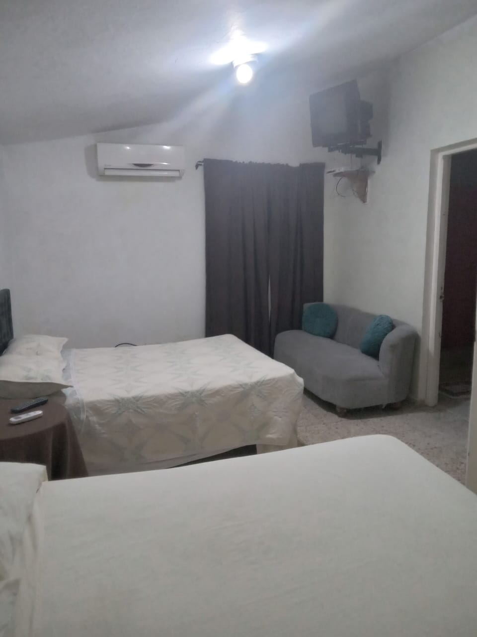 Basic Twin Room | Laptop workspace, free WiFi