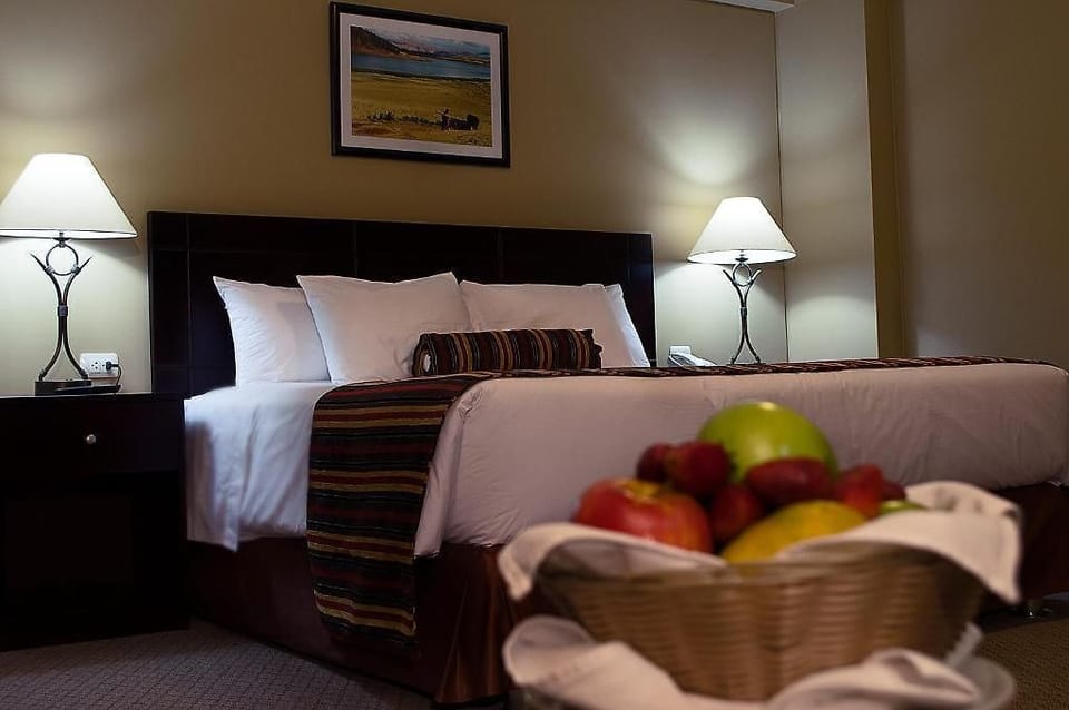 Junior Suite, 1 Bedroom, Ensuite, City View | Premium bedding, down comforters, Select Comfort beds, in-room safe