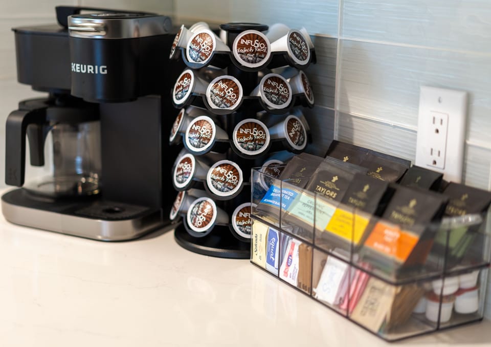 Keurig coffee machine with coffee capsules and different varieties of tea