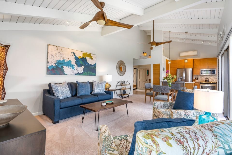 Luxury Condo | Living area | Smart TV
