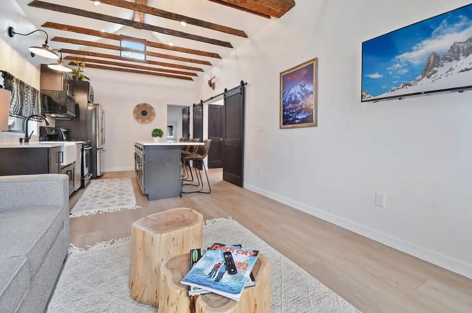 Stay connected with your group in the open and social layout with the living room and kitchen in one large open space.