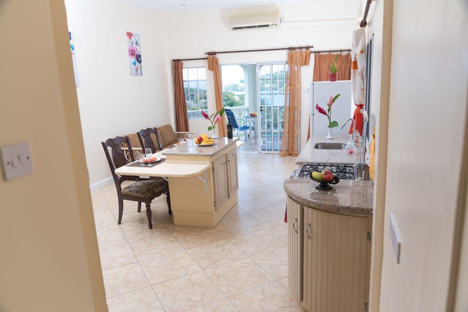 Majestic Apartment, 1 Bedroom, Balcony, Bay View  | In-room safe, iron/ironing board, free cribs/infant beds, free WiFi