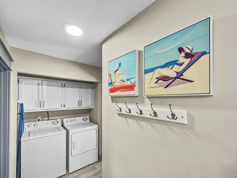 Hallway/Laundry area