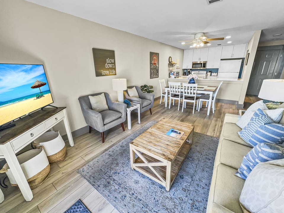 Living/dining area