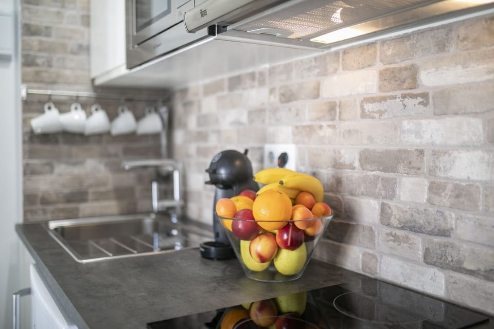 Basic Loft | Private kitchen | Coffee/tea maker, mini-fridge, microwave, stovetop