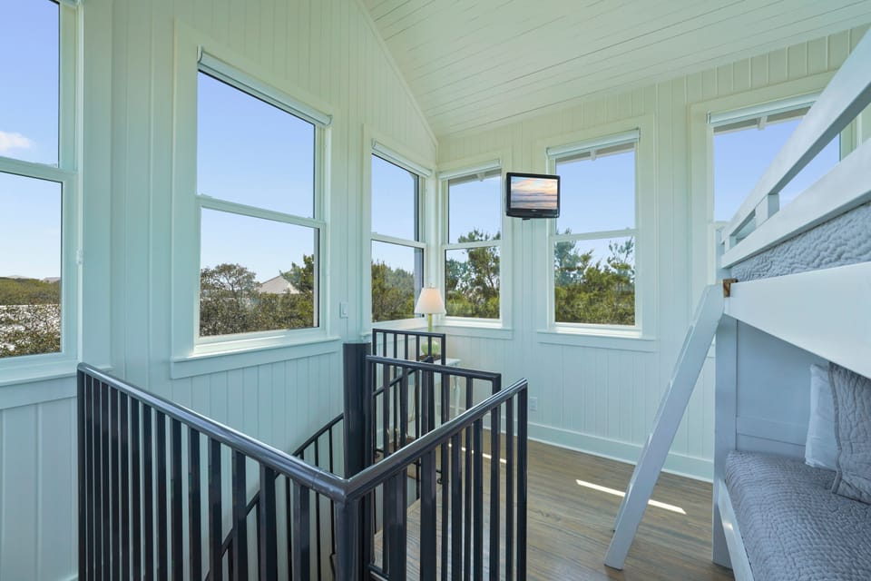 PRIVATE TOWER WITH GULF VIEWS AND BONUS BEDROOM