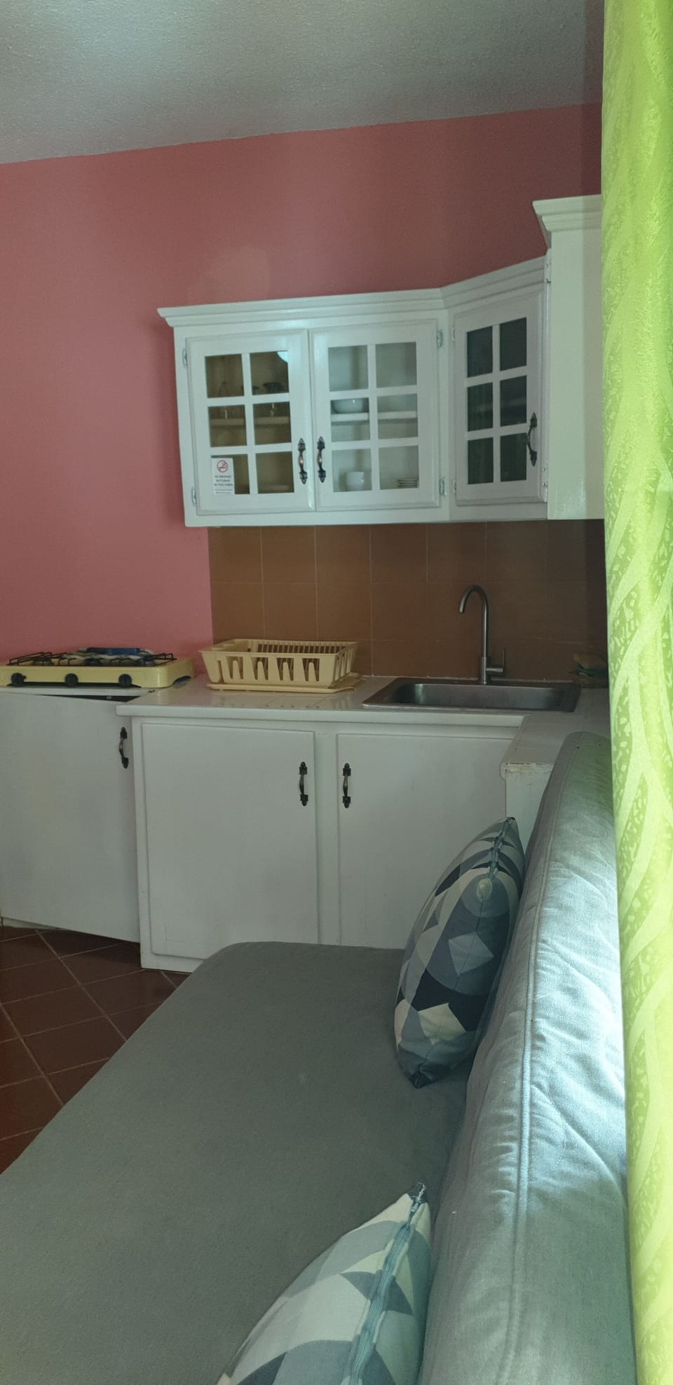 Hibiscus | Private kitchen | Fridge, stovetop, cookware/dishes/utensils, freezer