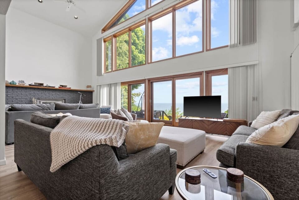 Enjoy a relaxing movie night while listening to the waves