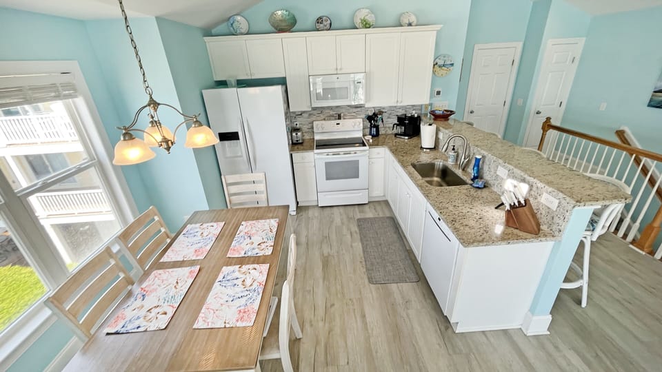 Kitchen  area with everything the chef needs!