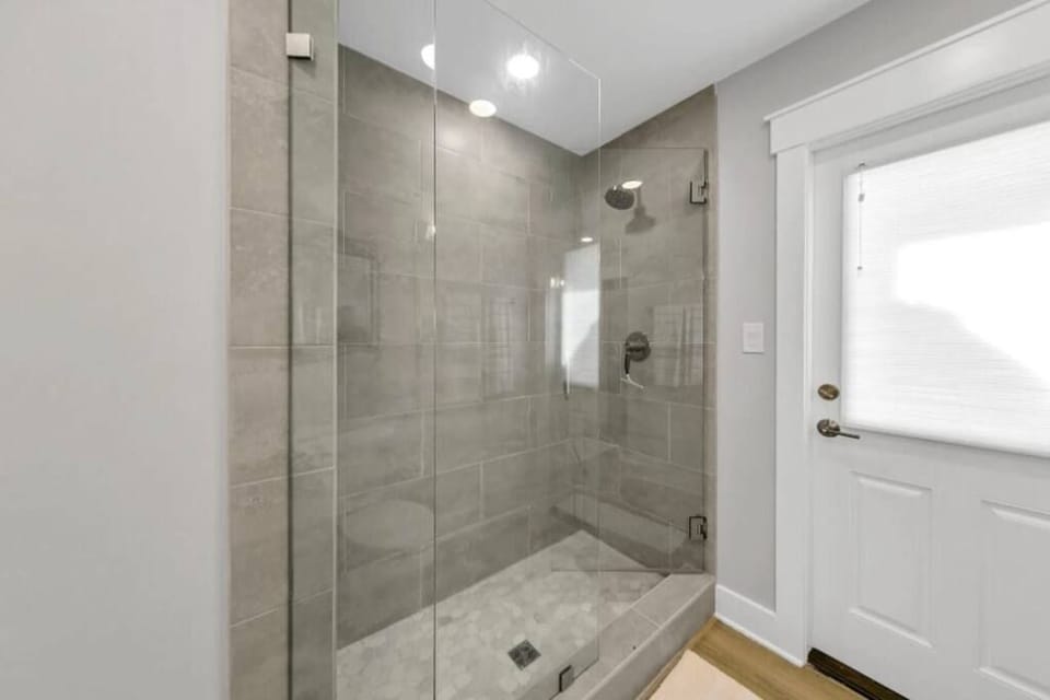 Private Full Bath attached to 1st floor Master Suite
