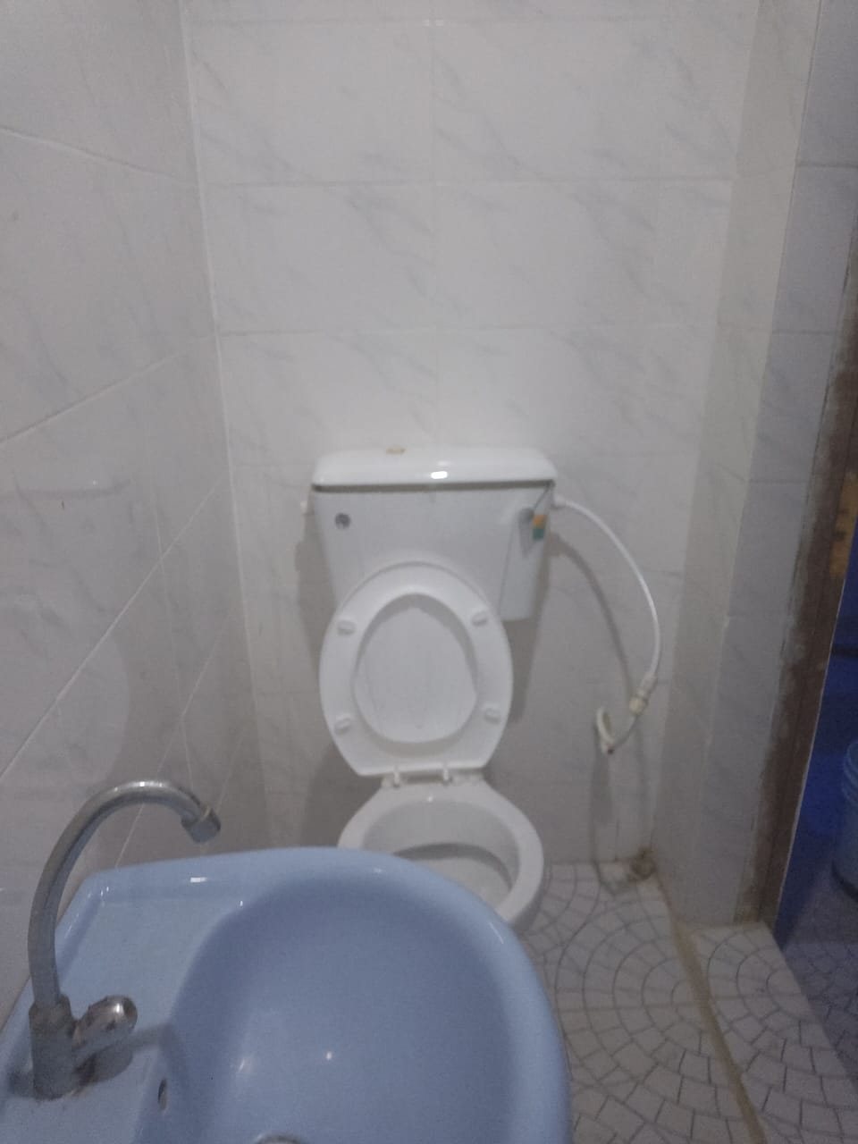 Executive Double Room | Bathroom | Slippers