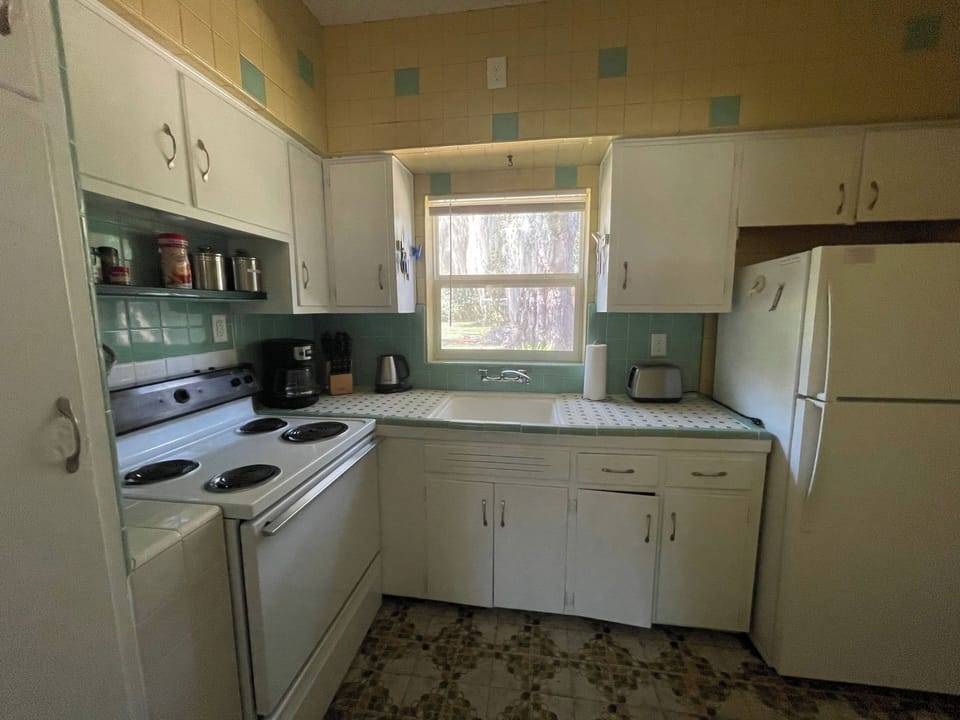 retro kitchen fully equipped (stove, oven, coffee pot, kettle, refrigerator)