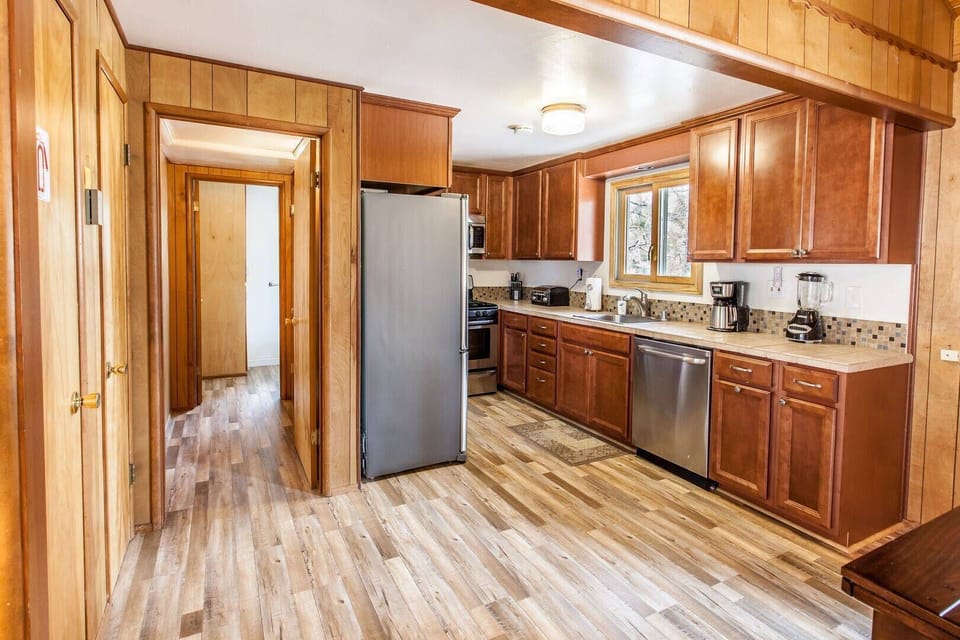 Basic Cabin | Private kitchen | Microwave