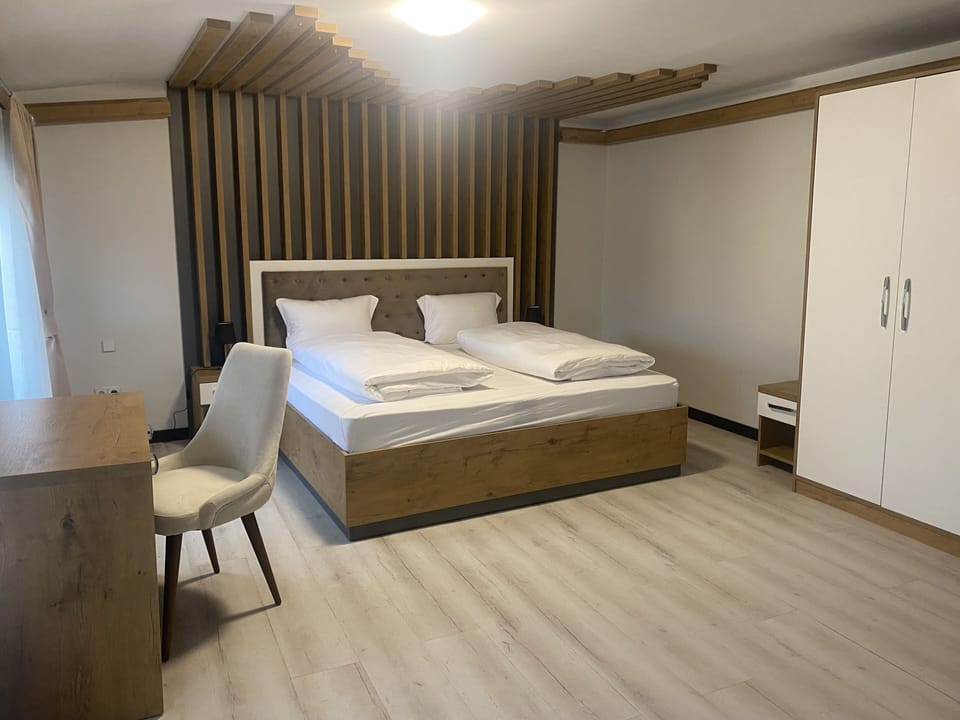 Comfort Twin Room | Desk, WiFi (free), bed sheets