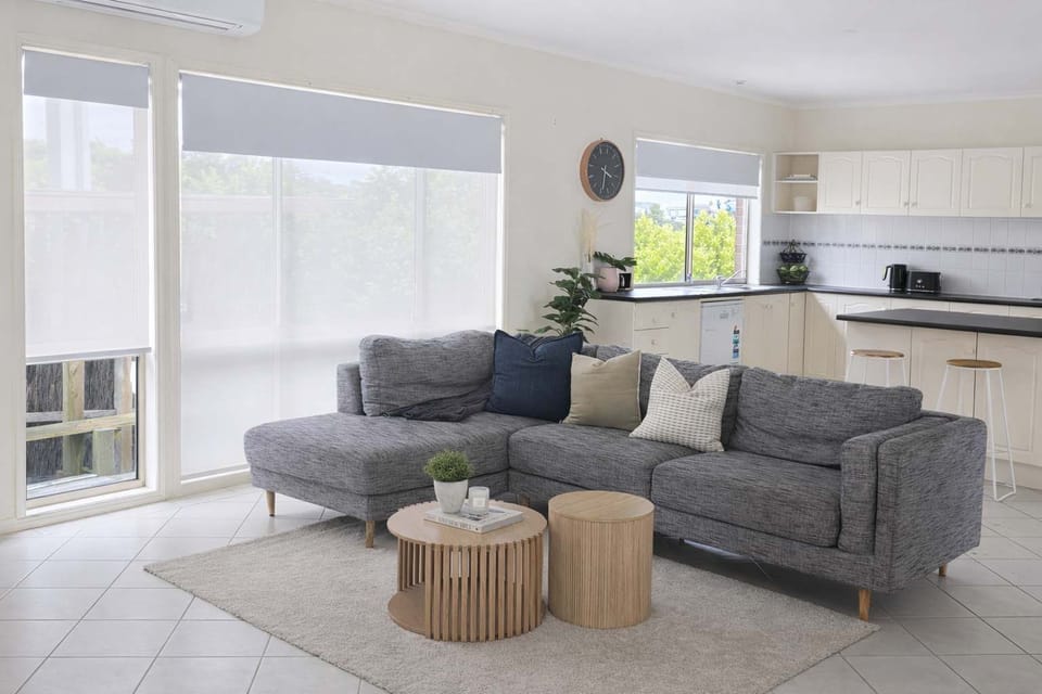 Contemporary Kitchen & Lounge Mix