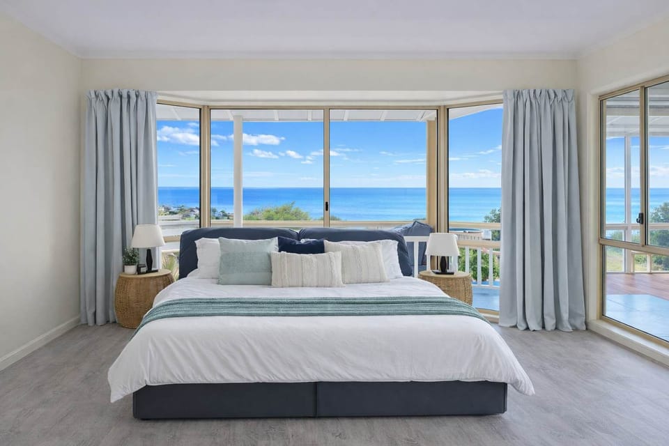 Stunning Panoramic Ocean Views from Bed