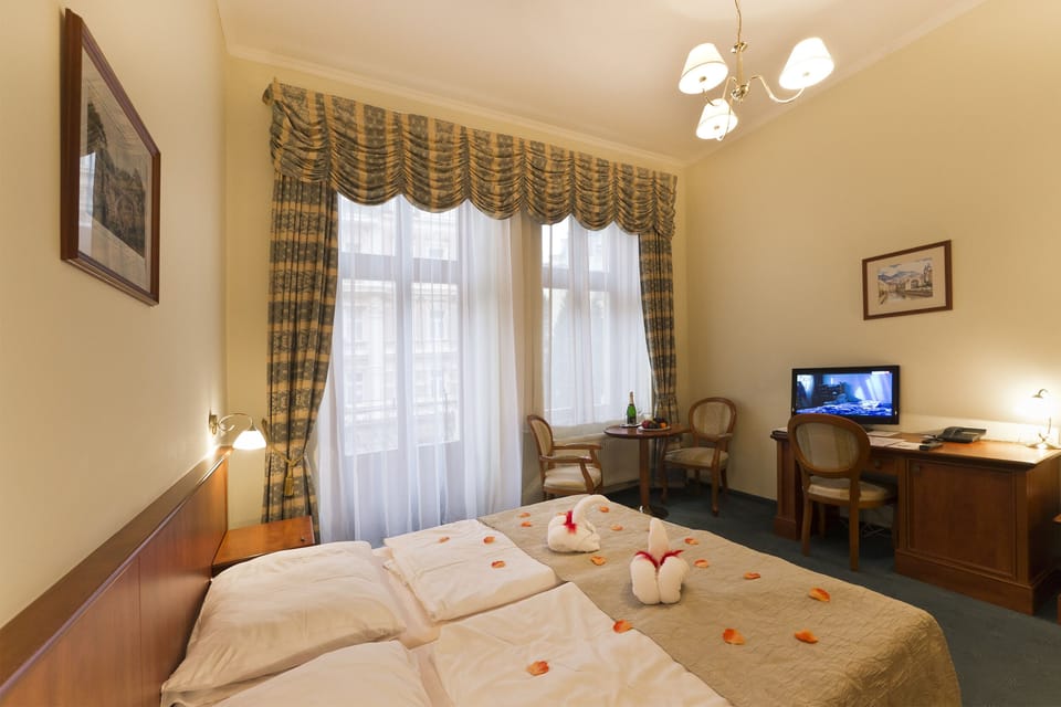 Double or Twin Room | Minibar, in-room safe, desk, blackout drapes