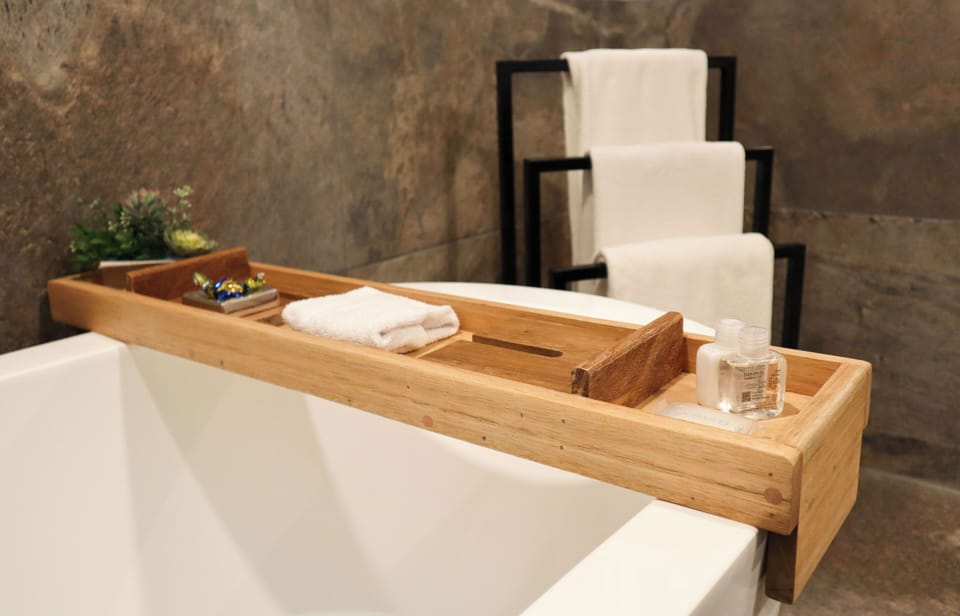 Deluxe Room | Bathroom | Free toiletries, hair dryer, towels, soap